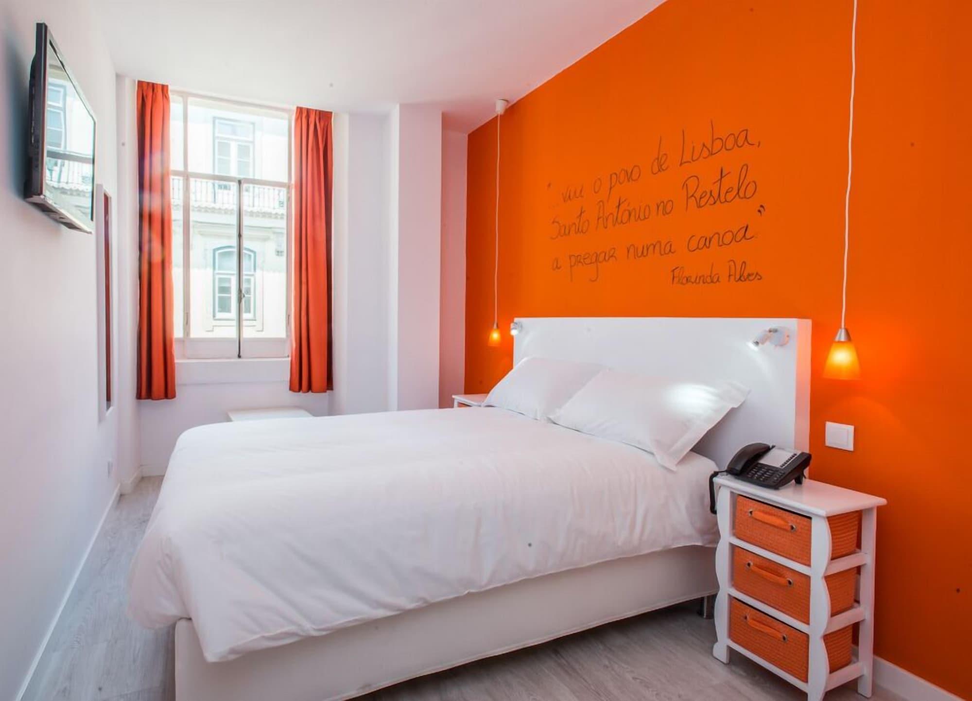 Golden Tram 242 Suites & Hostel Lisbon Exterior photo